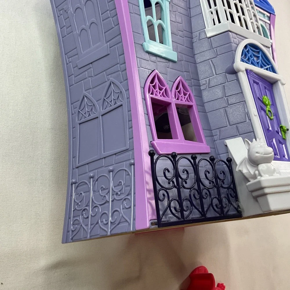 Disney Jr. Vampirina Scare B&B Doll Play‎ House Mansion Castle Playset House